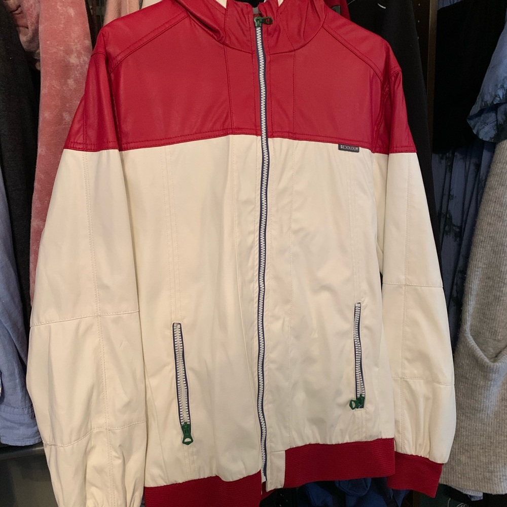 Red/white full-zip summer jacket